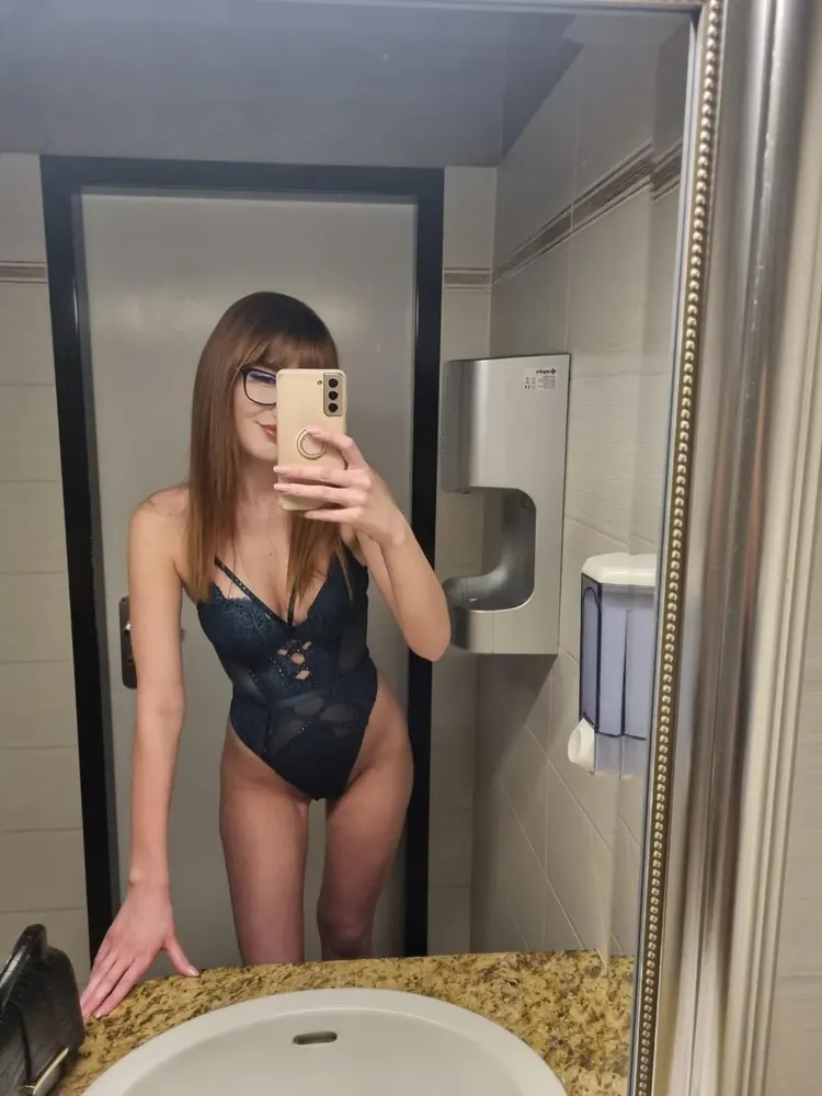 Sara - Tantra Island v Bonn +49 176 60609223 // sex schůzky, sex rande, hobby děvky, děvky, prostitutky, shemale, transky