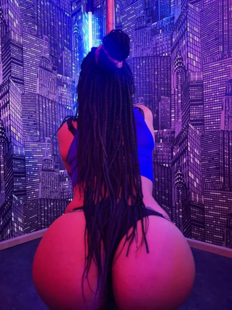 Morena - Mona Roses in Berlin +49 30 83229067 // szex találkozók, szex randi, hobbikurvák, kurvák, prostituáltak, shemale, transzneműek