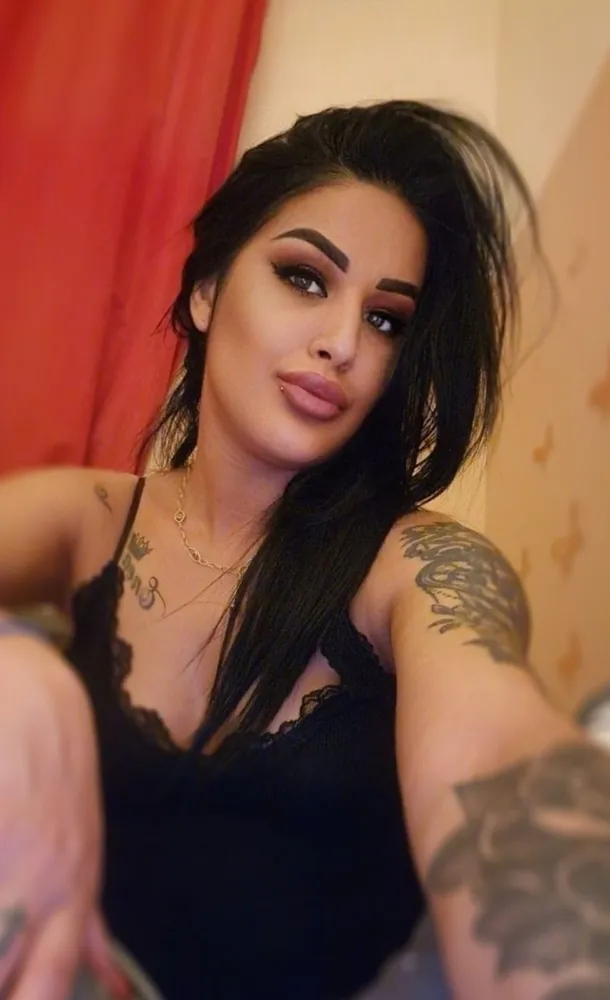 Lady Gloria - Lady Discreet in Berlin +49 30 36759370 // szex találkozók, szex randi, hobbikurvák, kurvák, prostituáltak, shemale, transzneműek