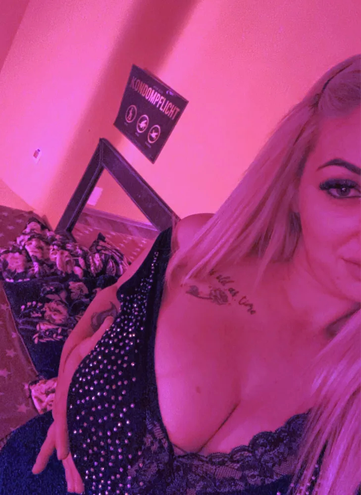Michaela - Lady Discreet in Berlin +49 30 36759370 // szex találkozók, szex randi, hobbikurvák, kurvák, prostituáltak, shemale, transzneműek