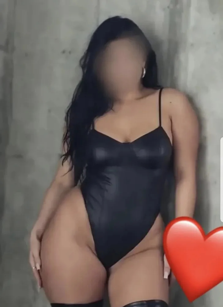 Sarah - Lady Discreet in Berlin +49 30 36759370 // szex találkozók, szex randi, hobbikurvák, kurvák, prostituáltak, shemale, transzneműek