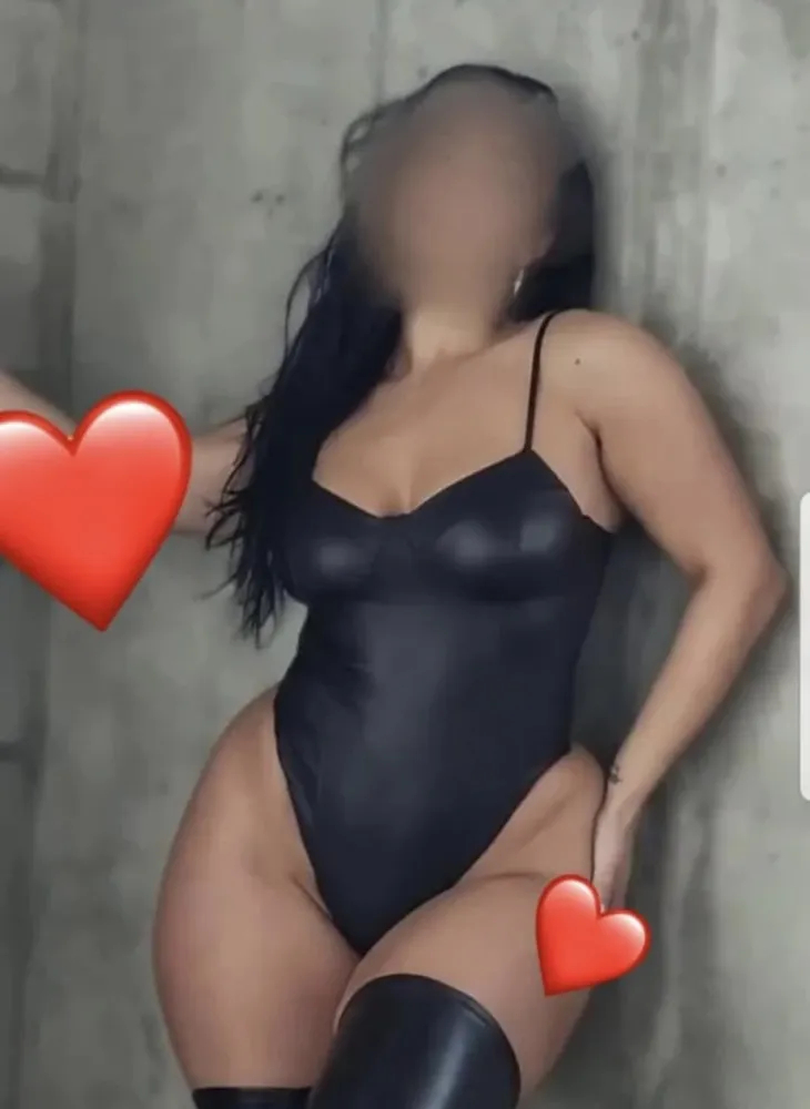 Sarah - Lady Discreet in Berlin +49 30 36759370 // szex találkozók, szex randi, hobbikurvák, kurvák, prostituáltak, shemale, transzneműek
