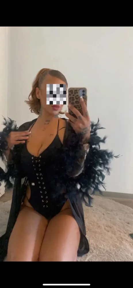 Emilia - Lady Discreet in Berlin +49 30 36759370 // szex találkozók, szex randi, hobbikurvák, kurvák, prostituáltak, shemale, transzneműek