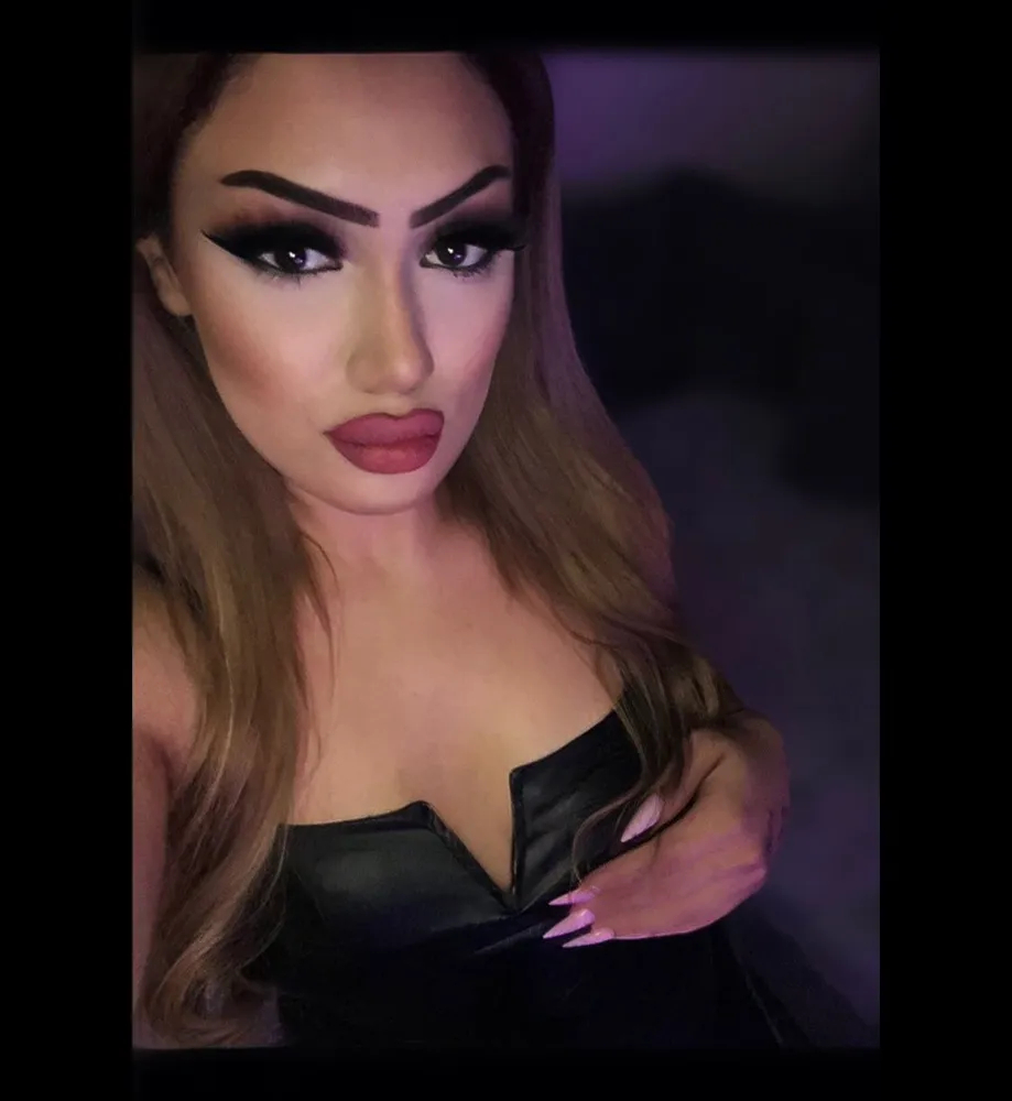 Chanel - Lady Discreet in Berlin +49 30 36759370 // szex találkozók, szex randi, hobbikurvák, kurvák, prostituáltak, shemale, transzneműek