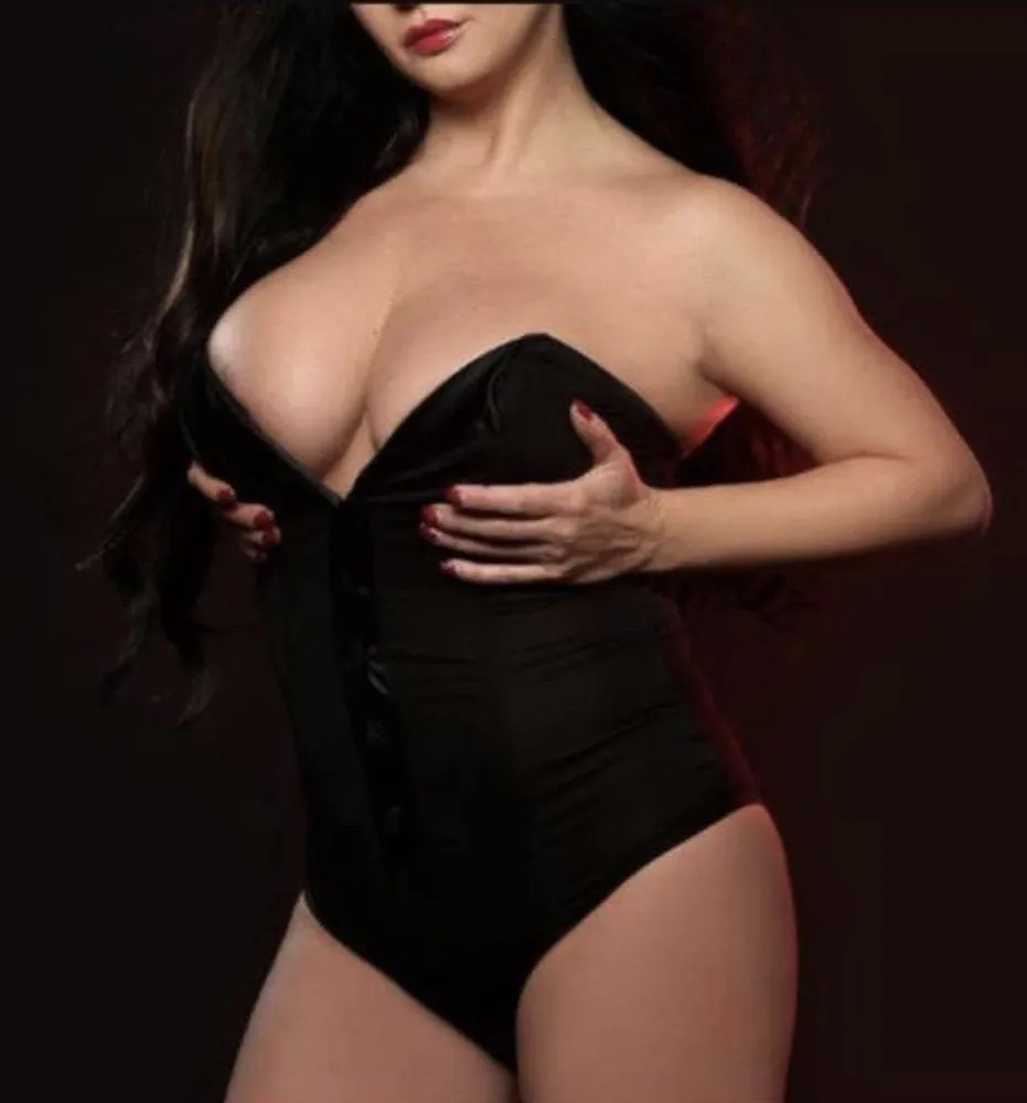 Amelia- Berlin City Girls in Berlin +49 30 57792021 // szex találkozók, szex randi, hobbikurvák, kurvák, prostituáltak, shemale, transzneműek