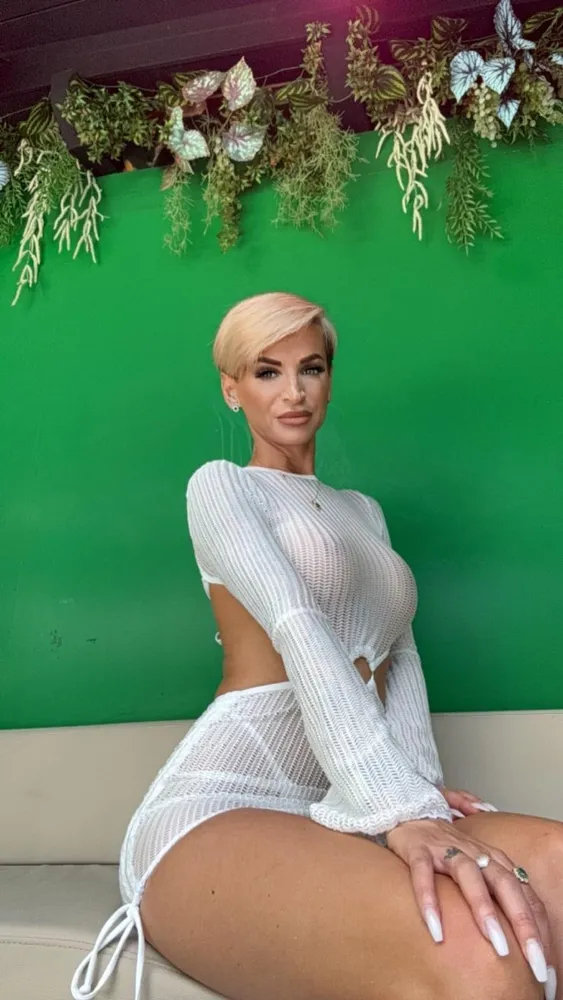 Elly - Relax Lounge v Aachen +49 1512 9630647 // sex schůzky, sex rande, hobby děvky, děvky, prostitutky, shemale, transky