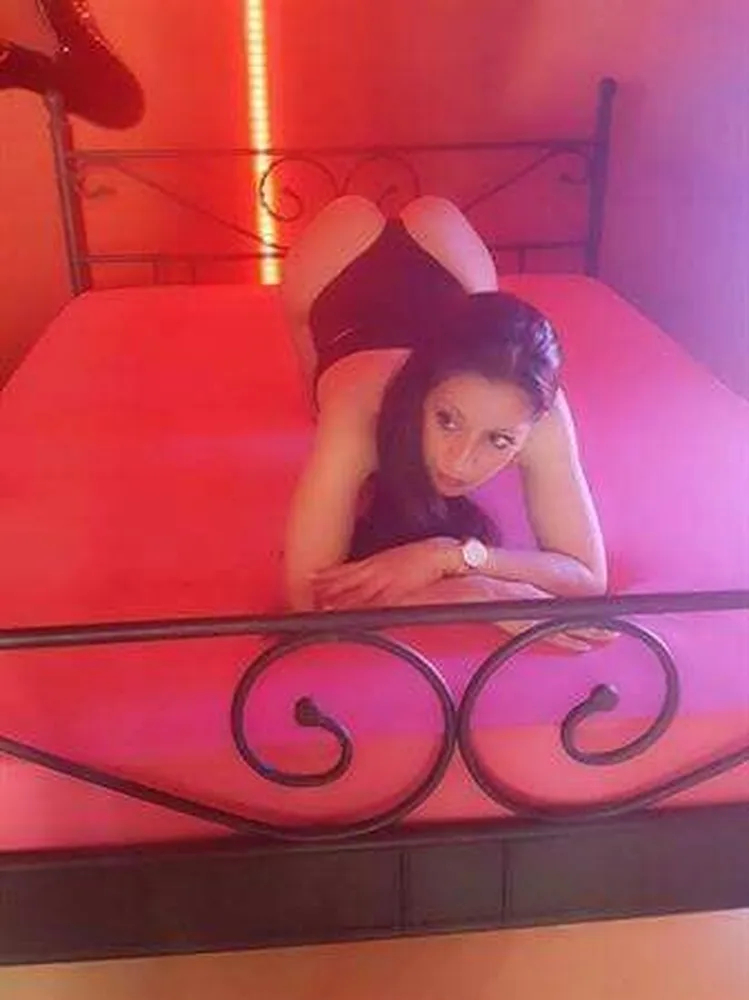 Bild von Raluca - Club Rouge Karlsruhe +49 15510 143479