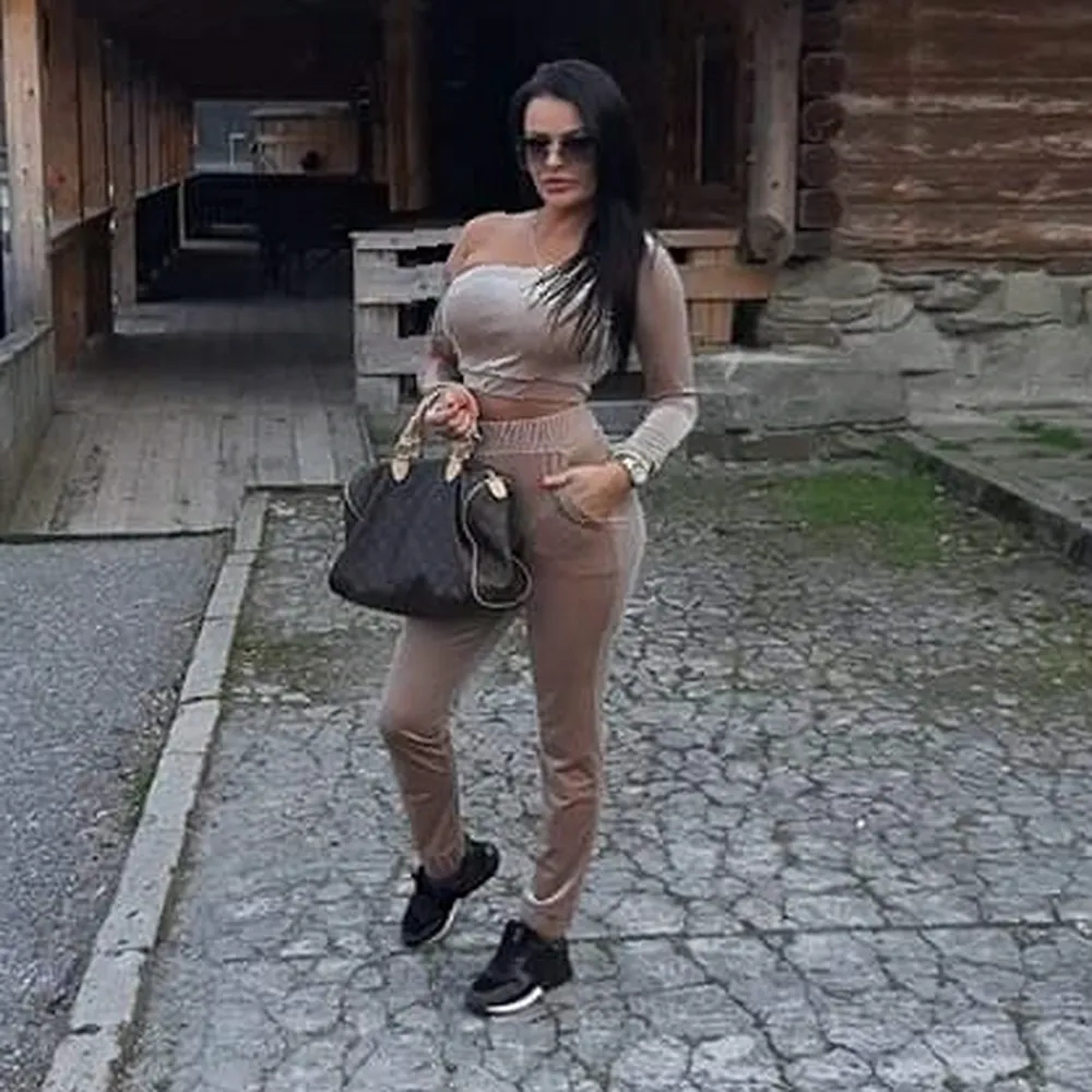 Polnische Nikola - Kitties Suite v Bürstadt +49 1590 1110101 // sex schůzky, sex rande, hobby děvky, děvky, prostitutky, shemale, transky